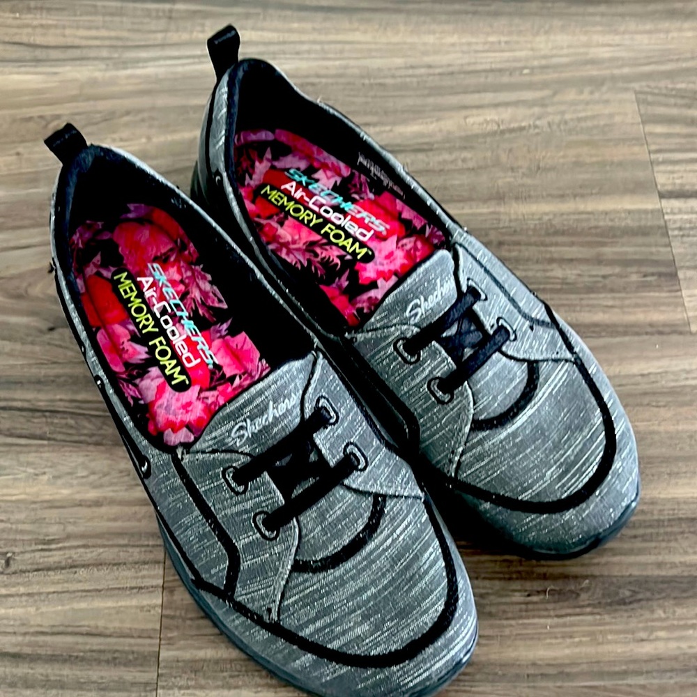 Sketchers memory foam size 7 1/2